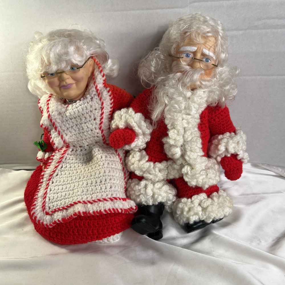Vintage 1992 Christmas Santa & Mrs Clause Crocheted Outfits Fibre Craft READ